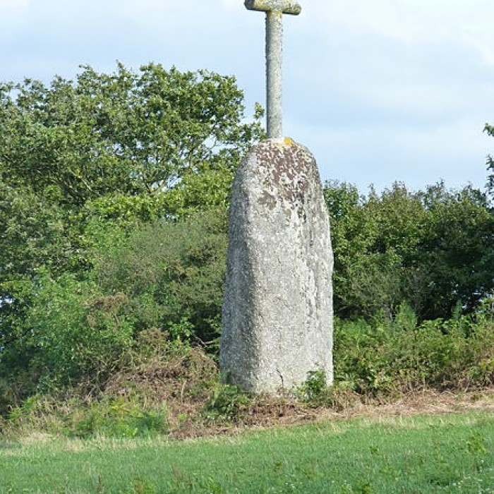 Photo de Menhir christianisé dit Croix de Pasquiou