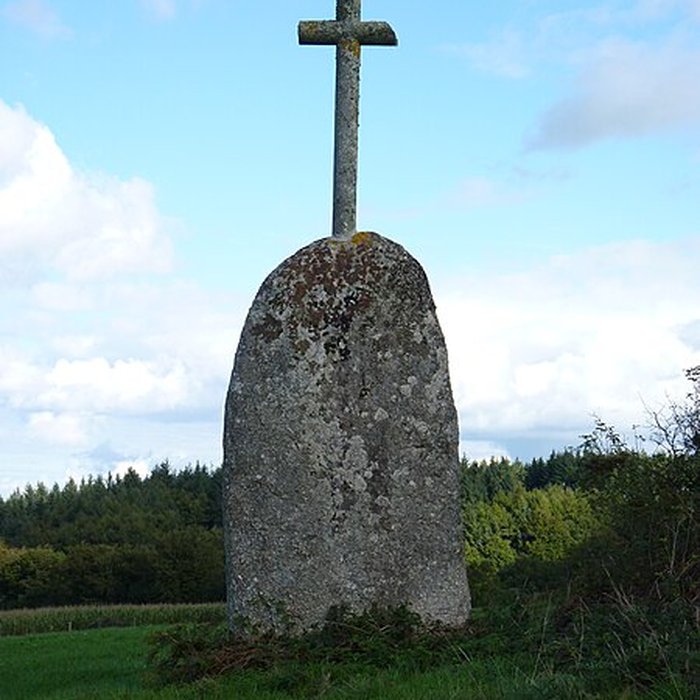 Photo de Menhir christianisé dit Croix de Pasquiou