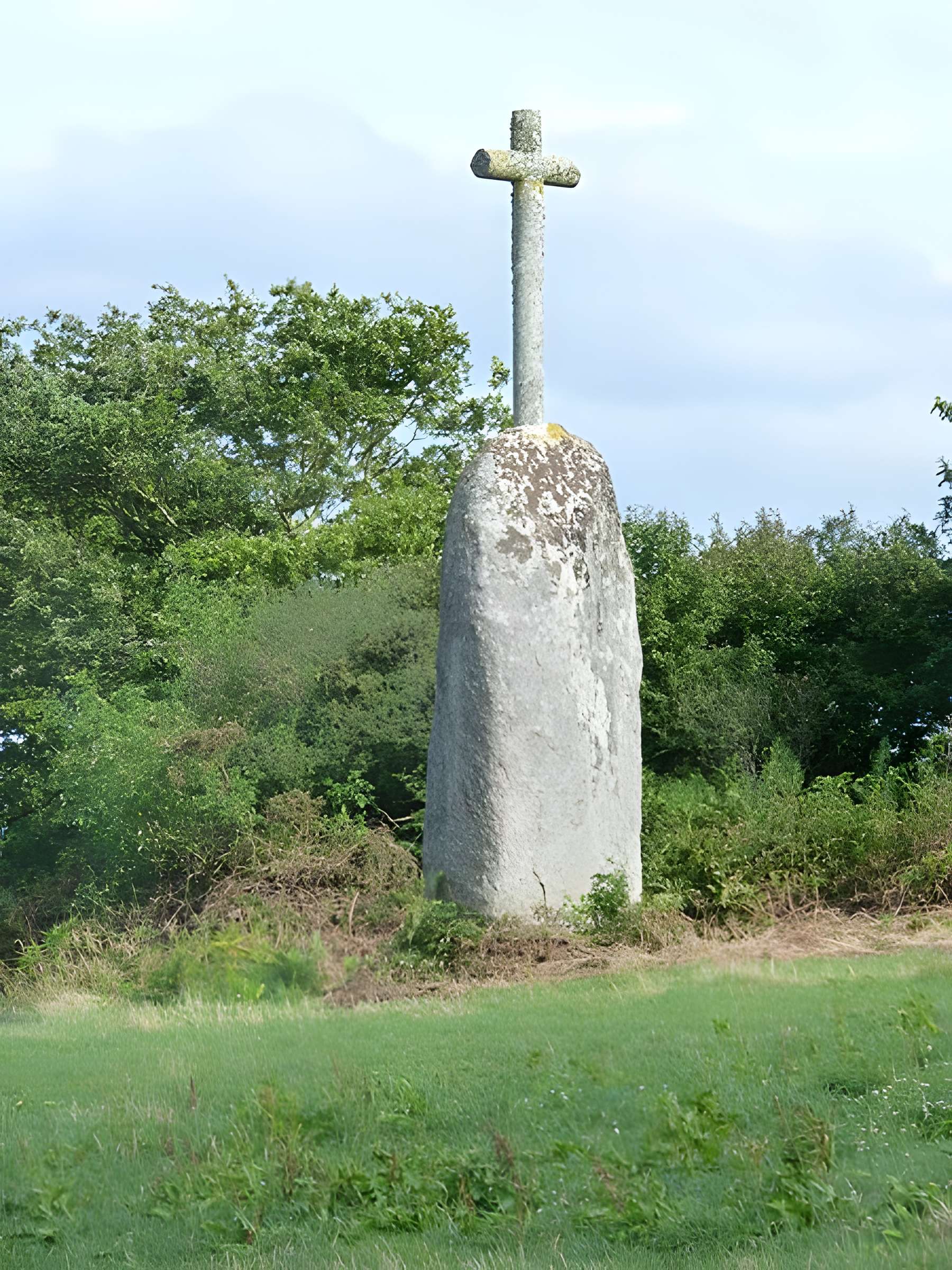 Menhir christianisé dit Croix de Pasquiou 