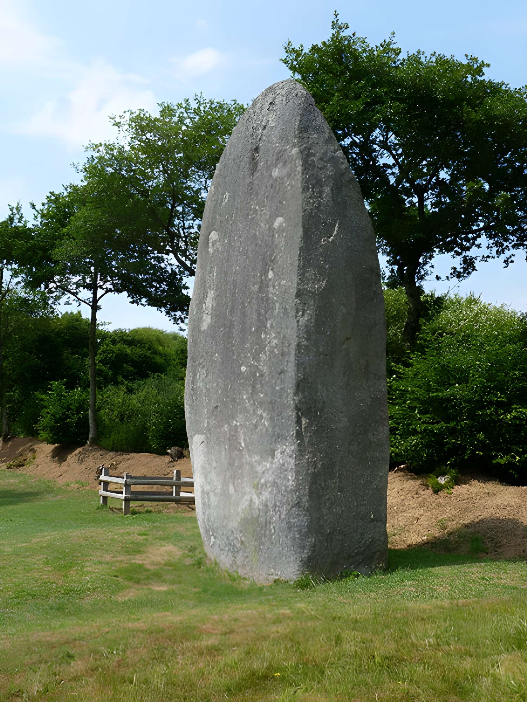 Menhir de Caëlonan, ou Caillouan