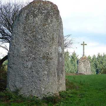 menhir de crec h ogel a saint gilles pligeaux
