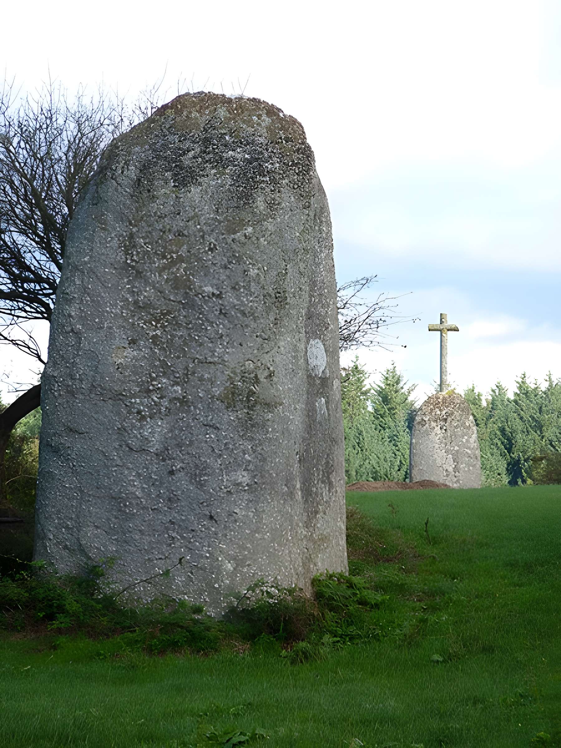 Menhir de Crec'h Ogel à Saint-Gilles-Pligeaux