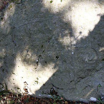 Menhir de Guernangoué à Roudouallec