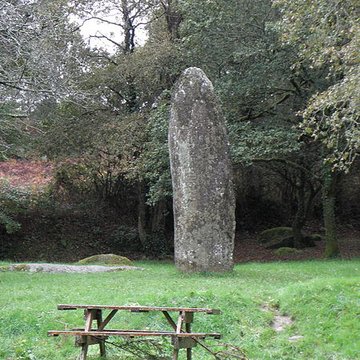 Menhir de Kerampeulven à Berrien