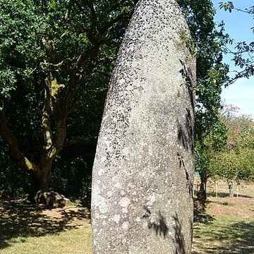 Menhir de Kerampeulven à Berrien