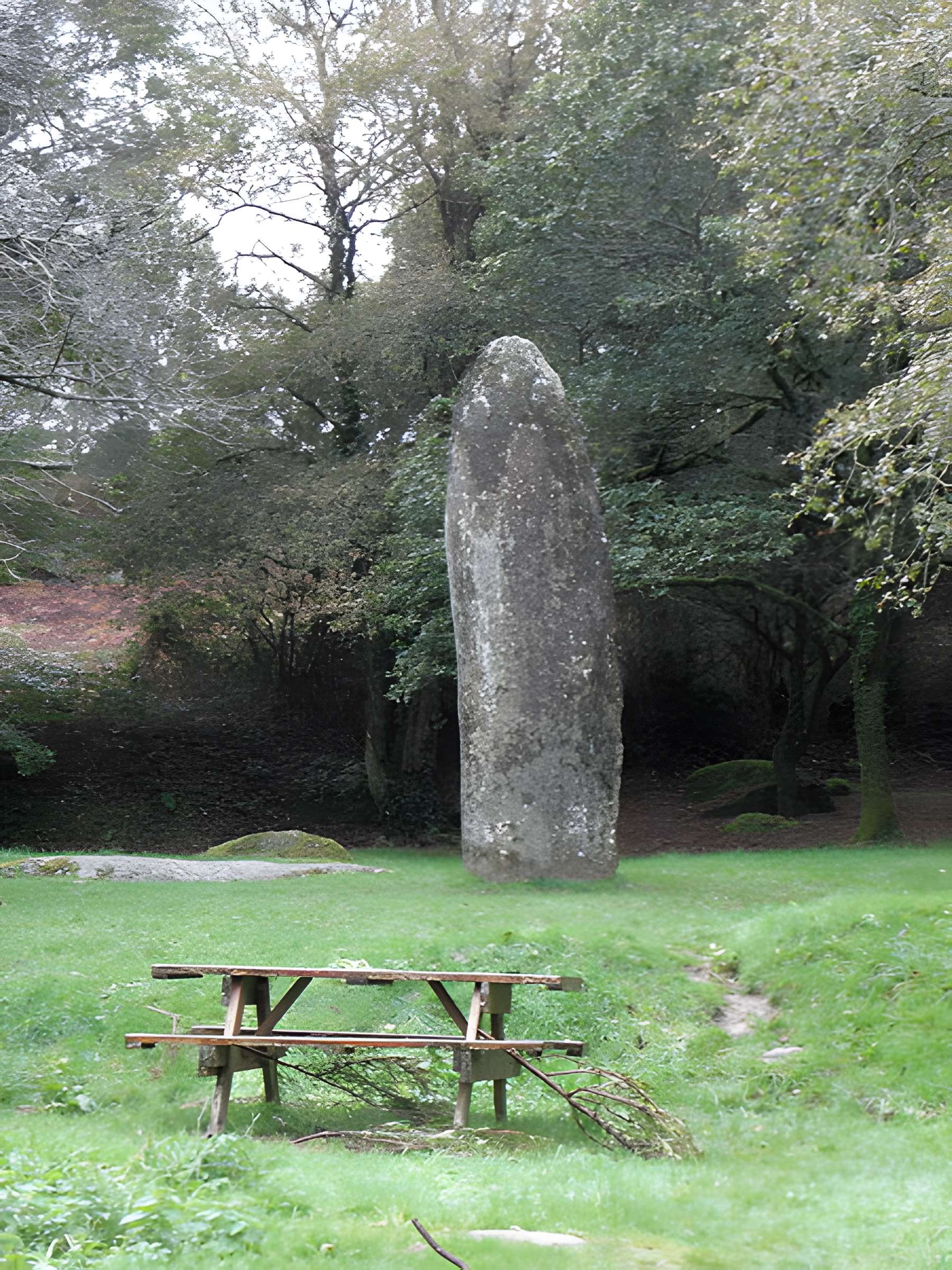 Menhir de Kerampeulven à Berrien
