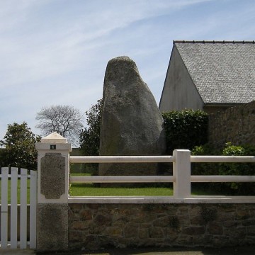 menhir de kerbelven a penvenan