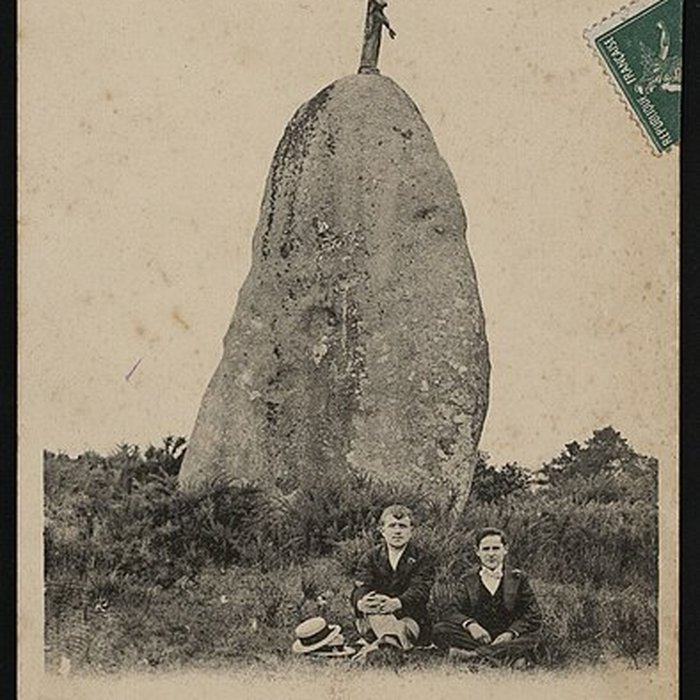 Photo de Menhir de Kerguézennec à Bégard