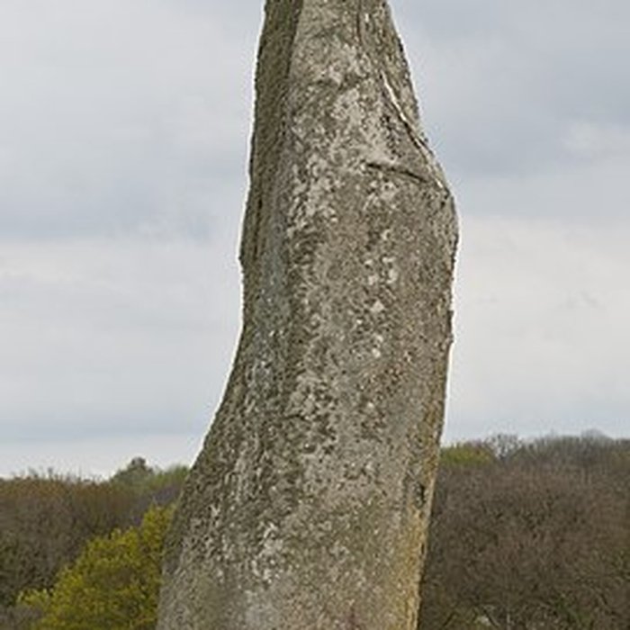 Photo de Menhir de Kerguézennec à Bégard
