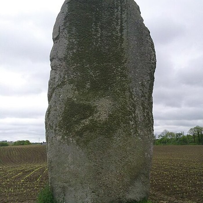 Photo de Menhir de Kerguézennec à Bégard