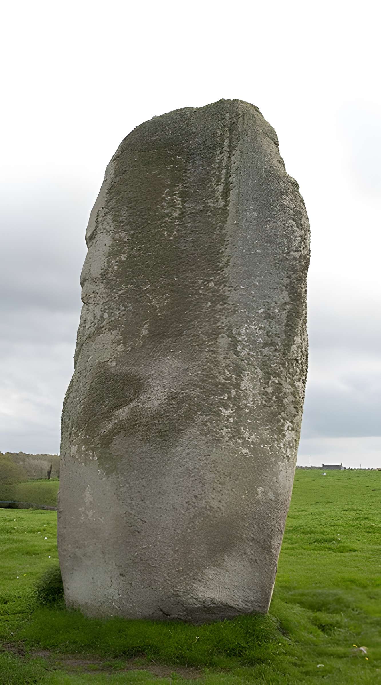 Menhir de Kerguézennec à Bégard