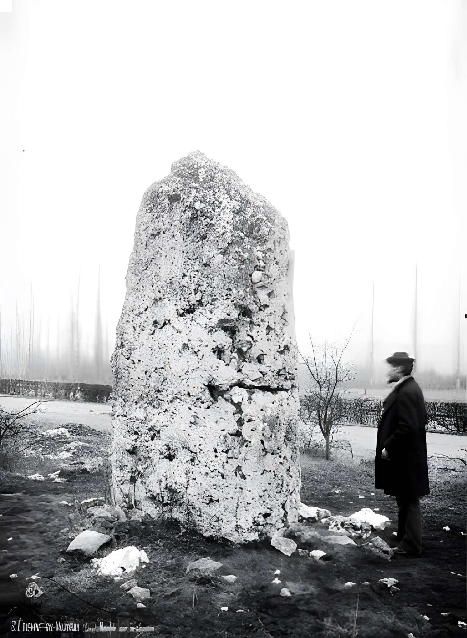 Menhir de la Basse Crémonville à Val-de-Reuil