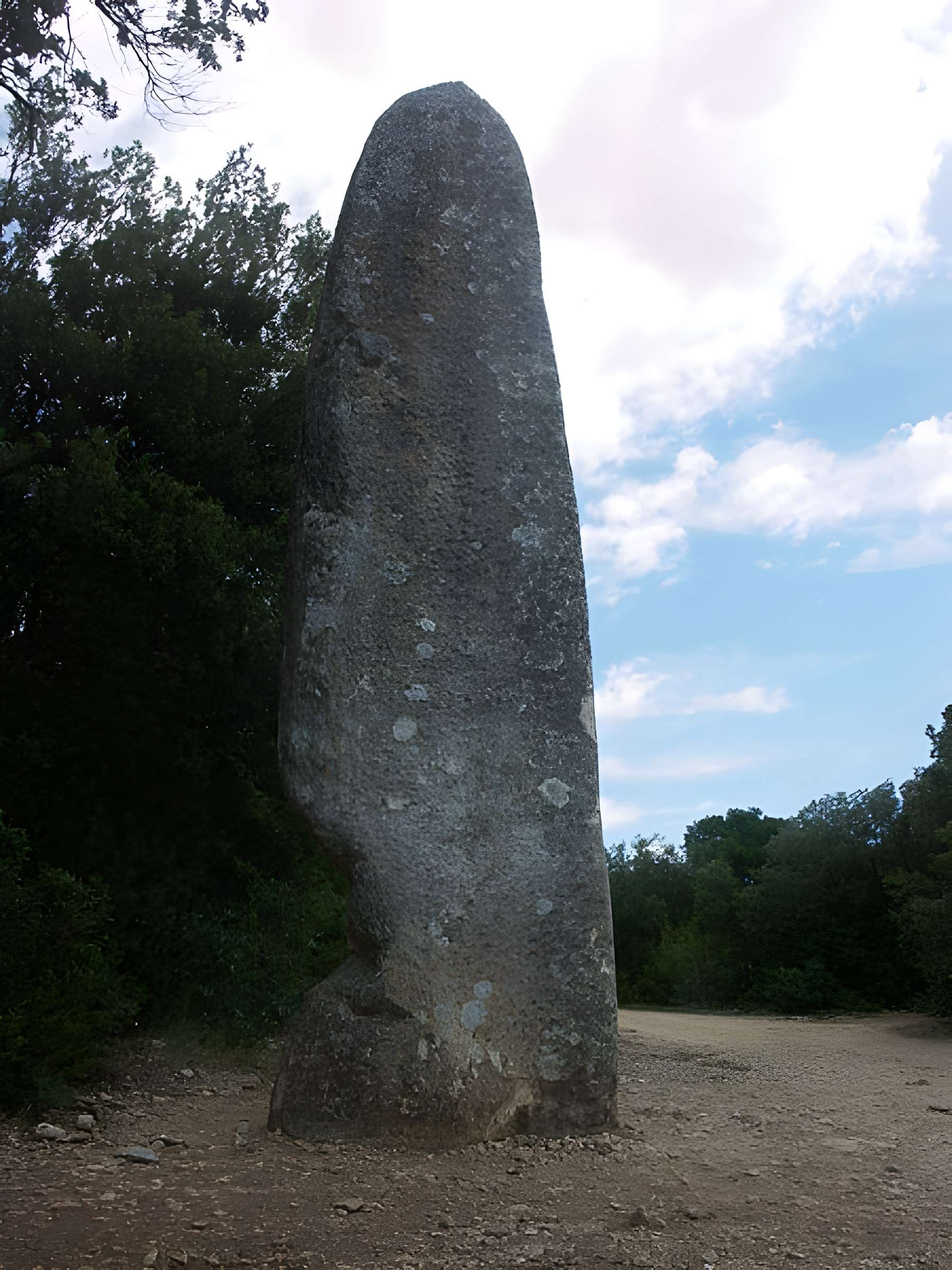 Menhir de la Lèque à Lussan