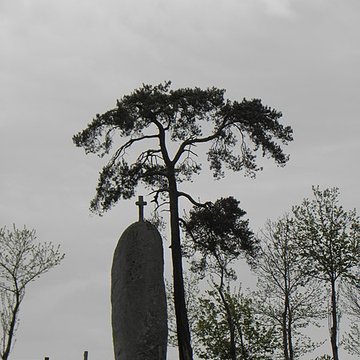 Menhir de la Pierre-Longue de Cuguen