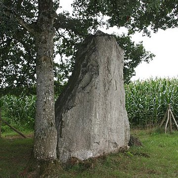 Menhir de la Roche Piquée de Livré-sur-Changeon