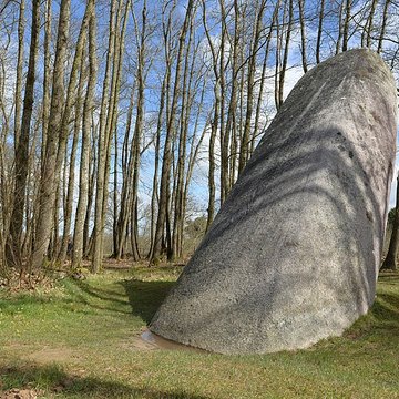 Menhir de la Tremblais de Saint-Samson-sur-Rance