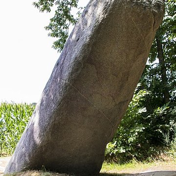Menhir de la Tremblais de Saint-Samson-sur-Rance