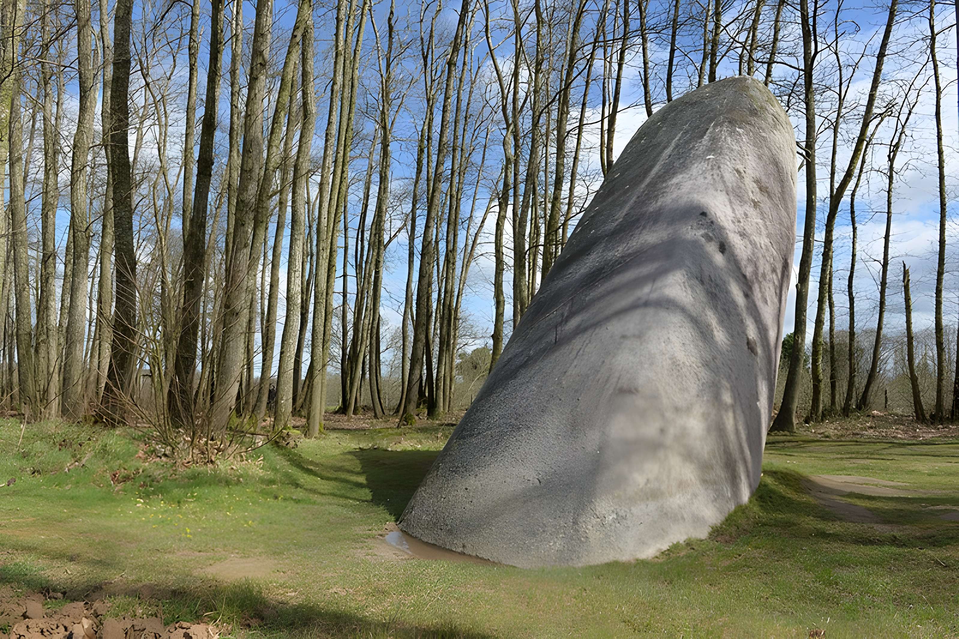Menhir de la Tremblais de Saint-Samson-sur-Rance