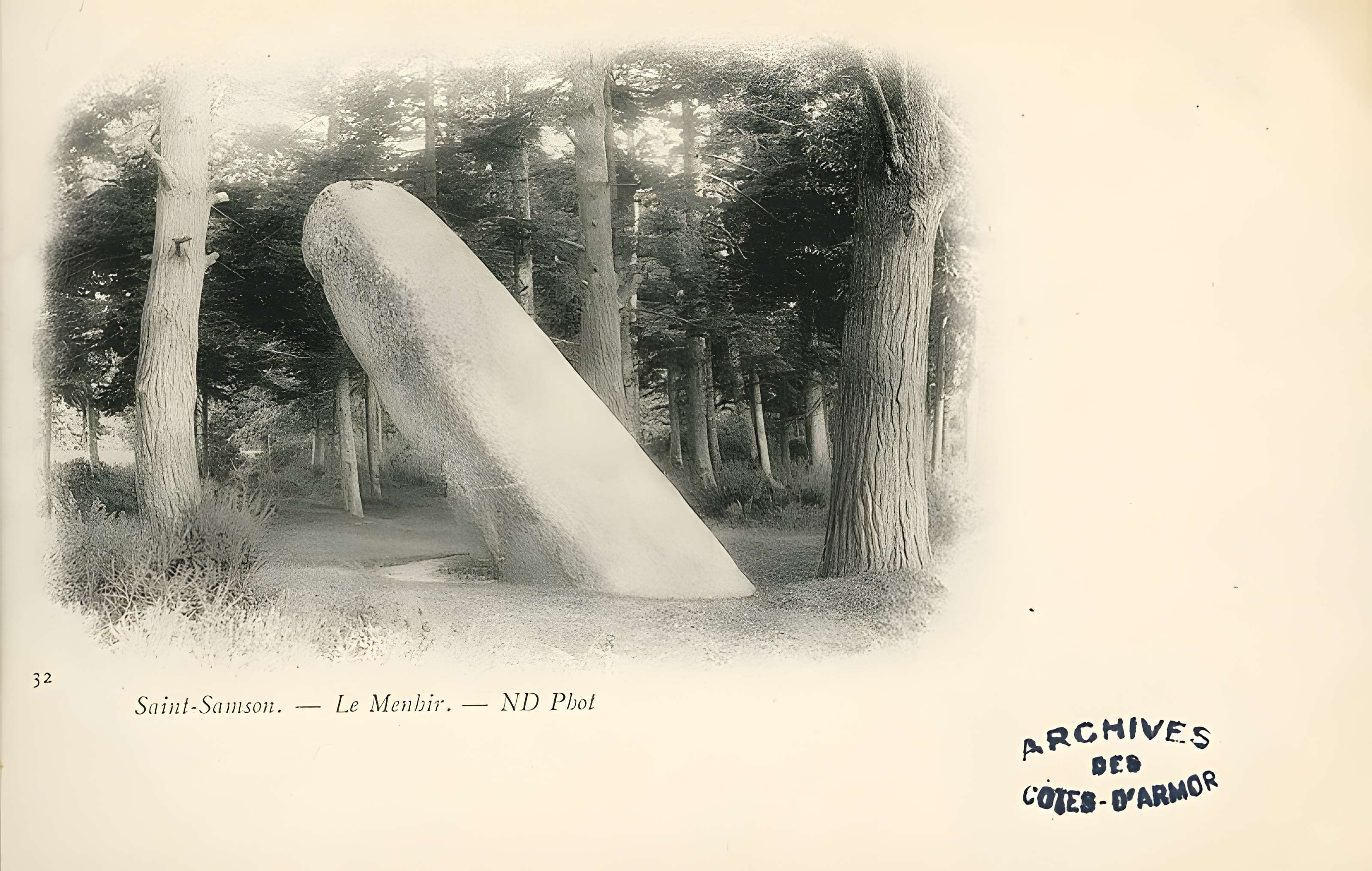 Menhir de la Tremblais de Saint-Samson-sur-Rance
