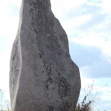 menhir de laniscar au trevoux