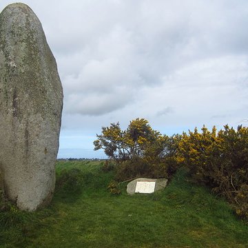 Menhir de Lann al Louarn à Plouguin