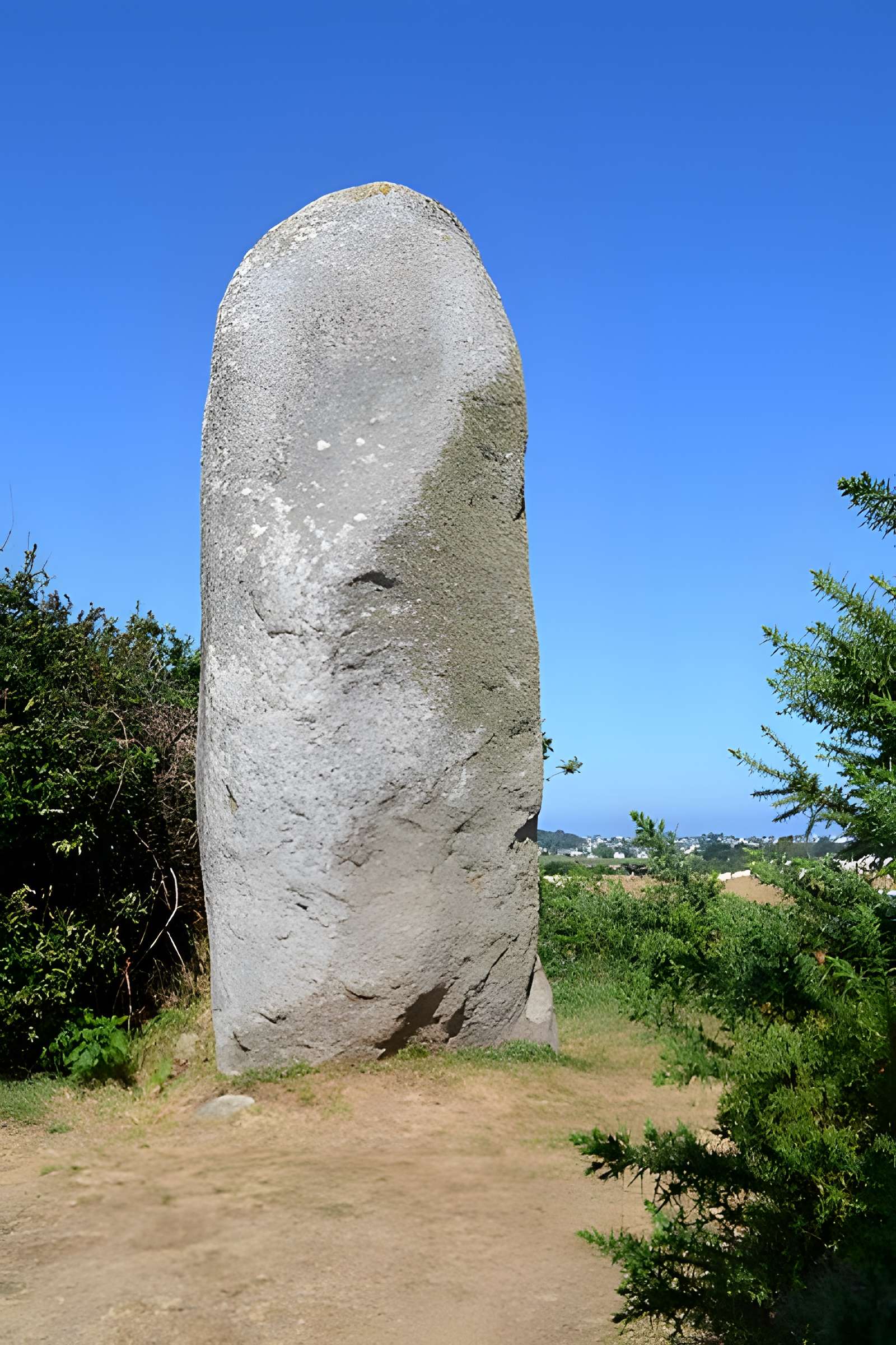 Menhir de Lann al Louarn à Plouguin