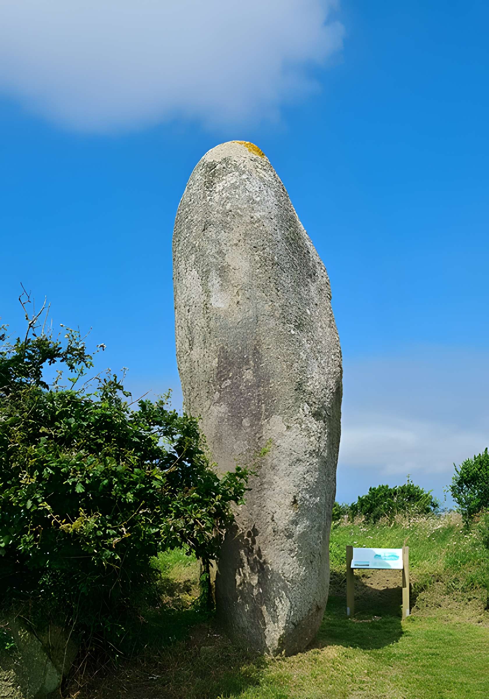 Menhir de Lann al Louarn à Plouguin