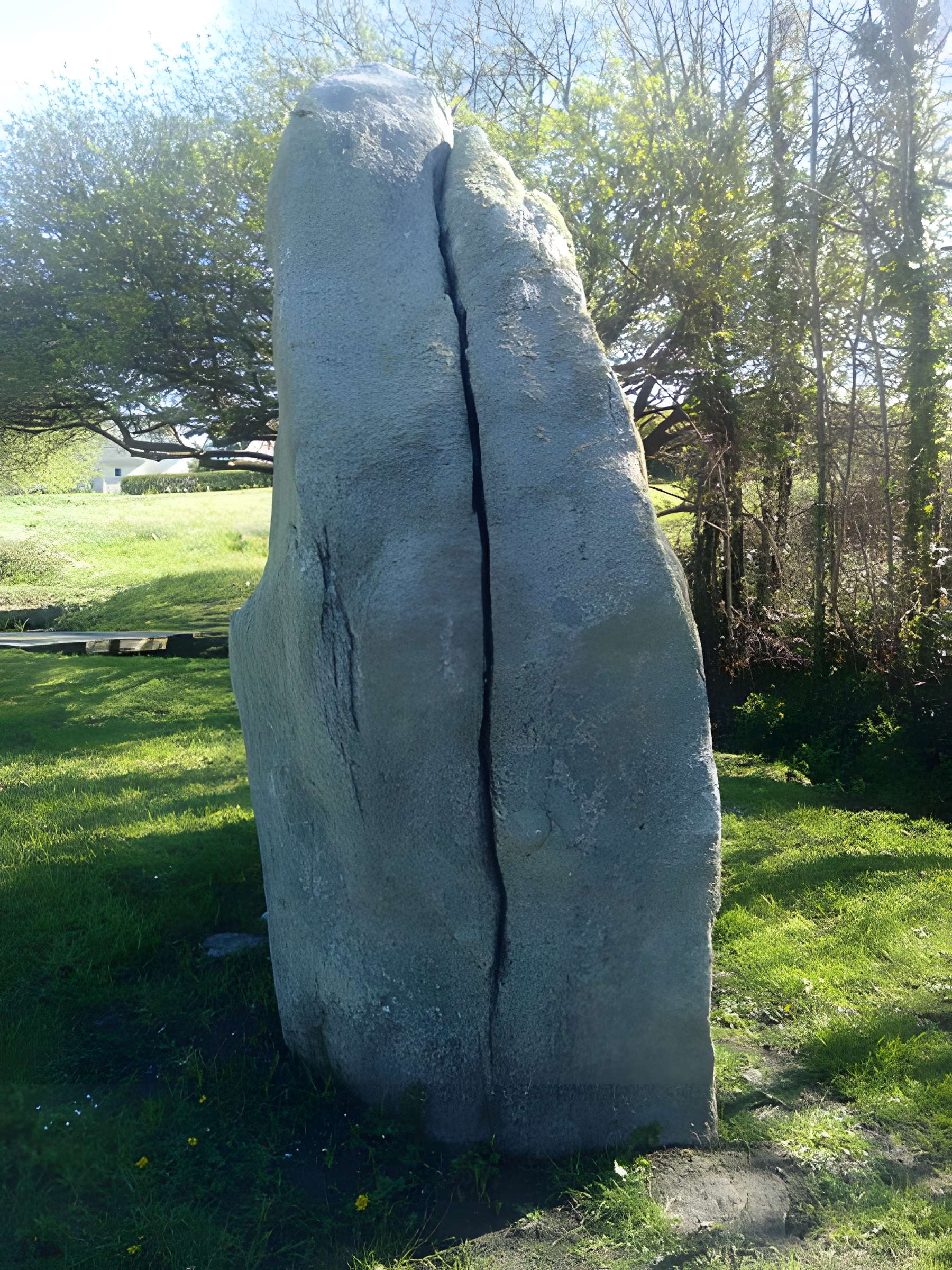 Menhir de Lanvar à Guilvinec