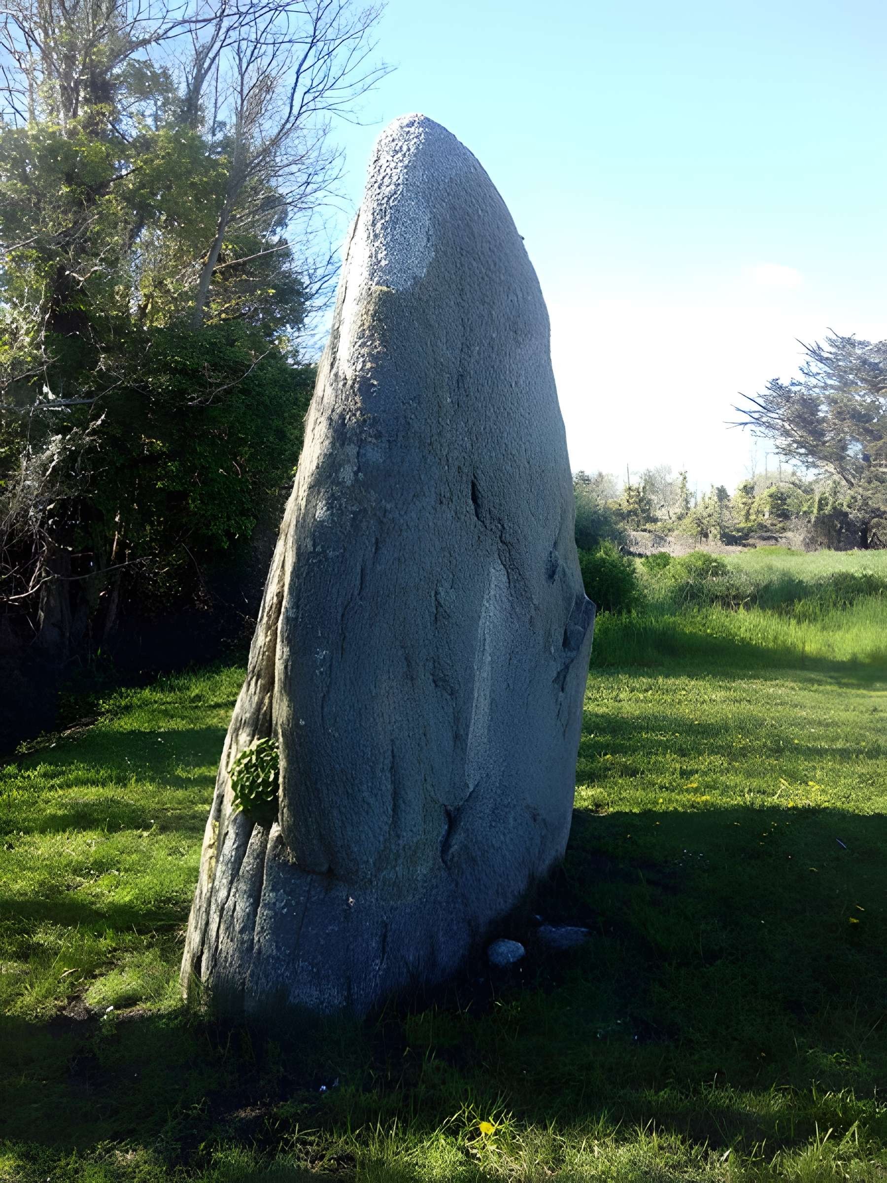 Menhir de Lanvar à Guilvinec