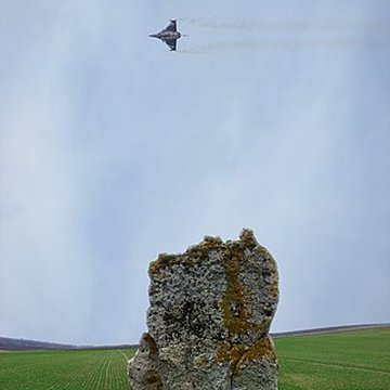 Menhir de létang de Chénevry à Congy