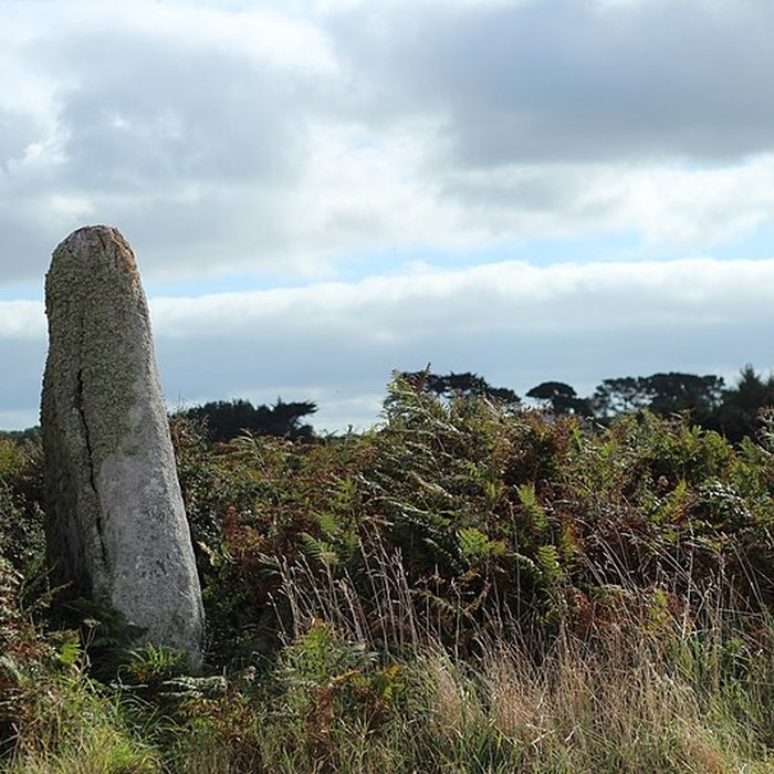 Photo de Menhir de Luguenez à Beuzec-Cap-Sizun