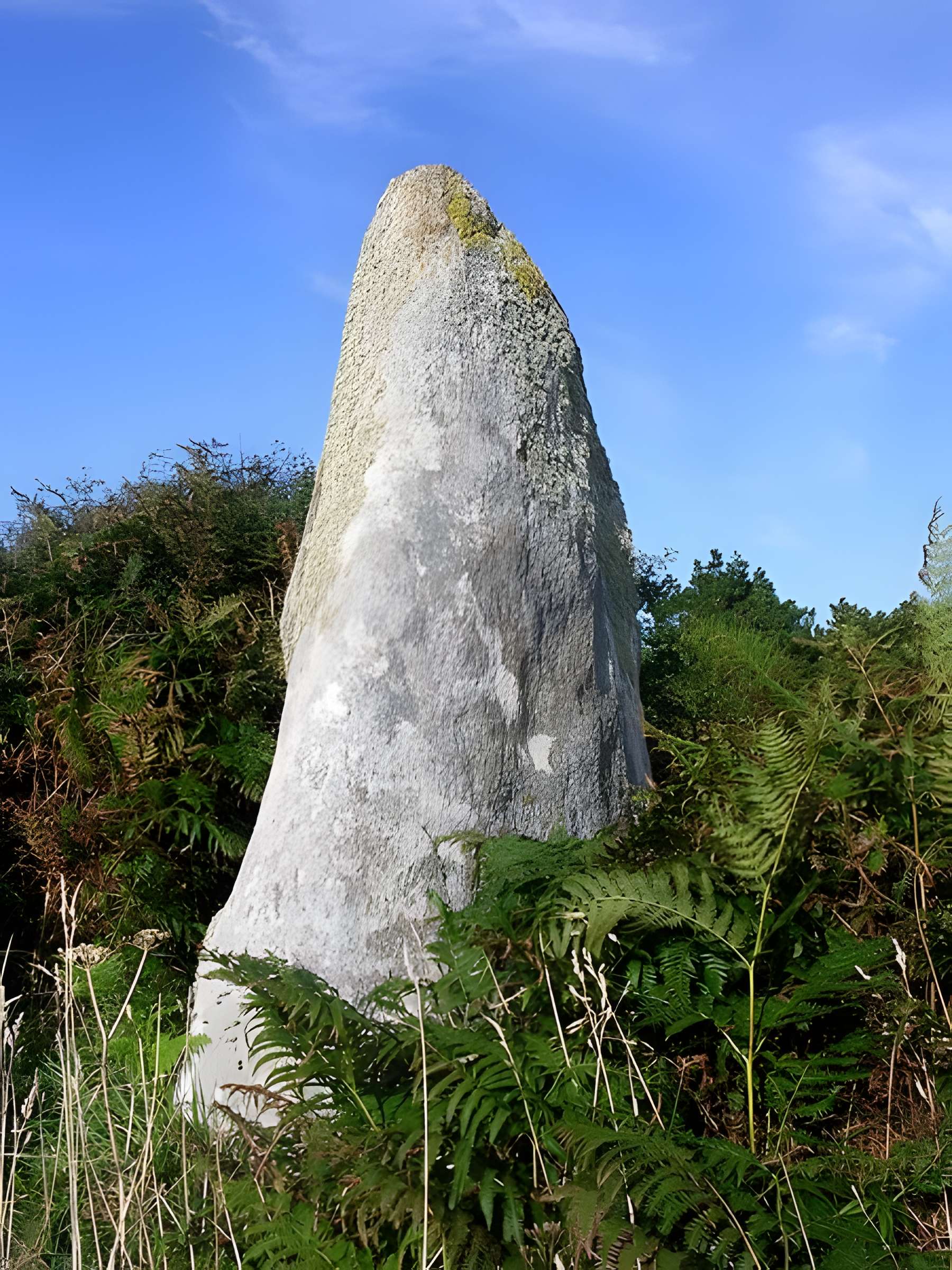 Menhir de Luguenez à Beuzec-Cap-Sizun 