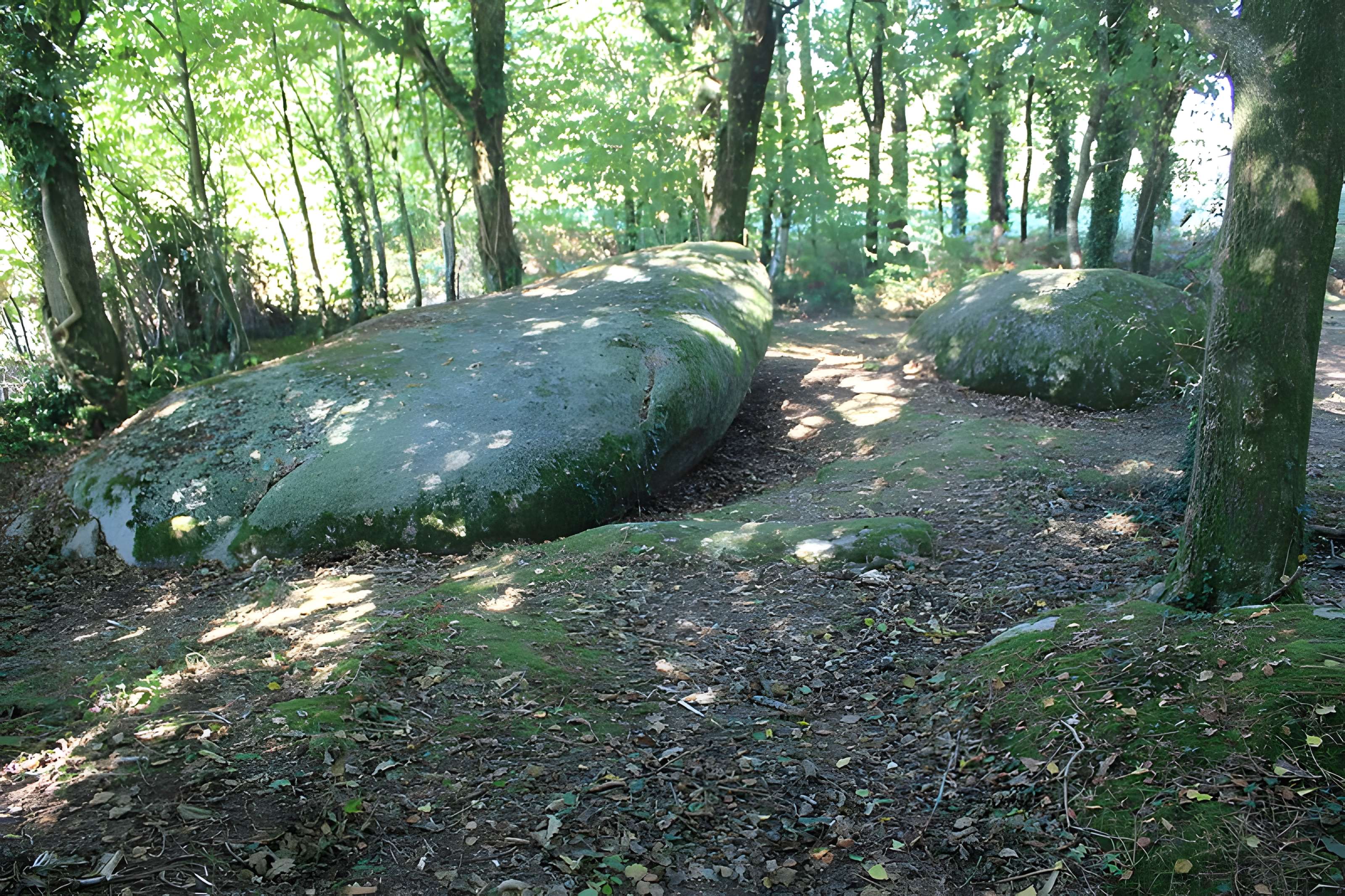 Menhir de Men-Bras-de-Kermar-Ker à Moustoir-Ac