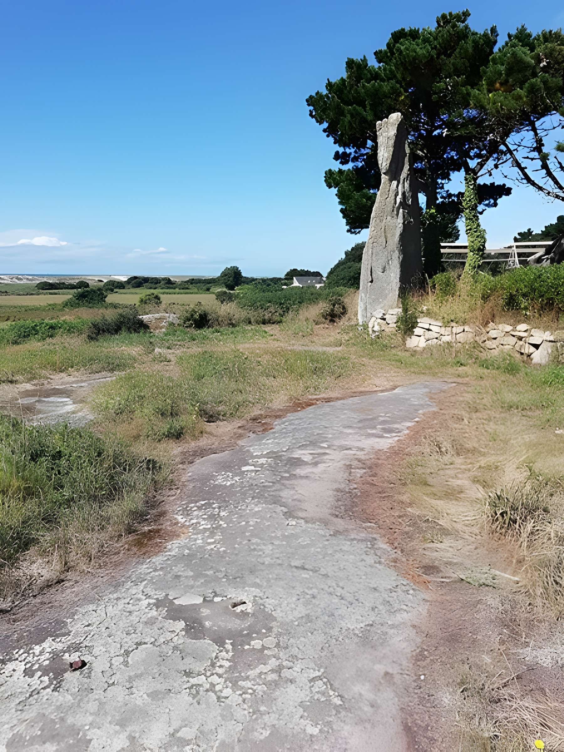 Menhir de Squividan à Treffiagat