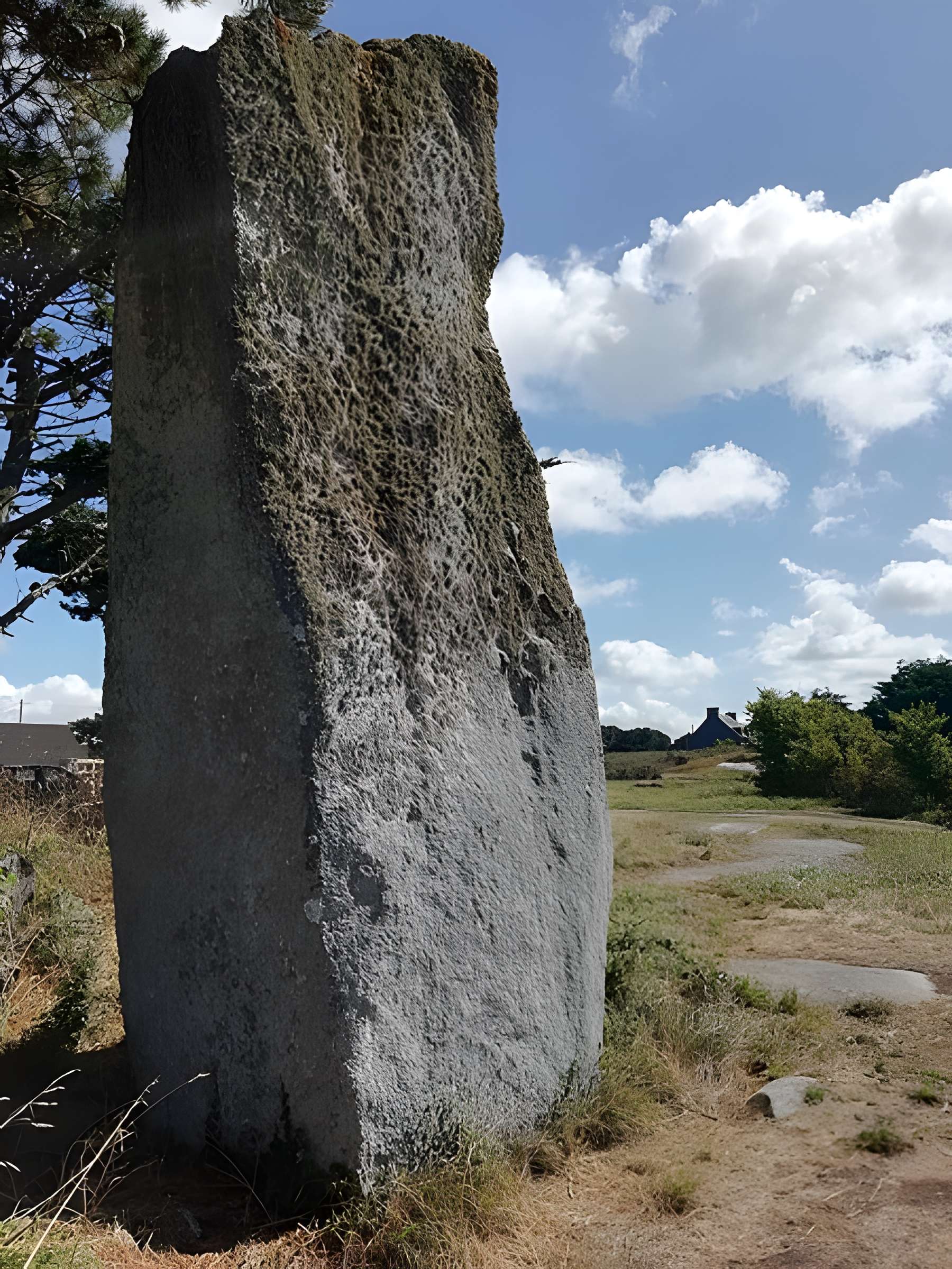 Menhir de Squividan à Treffiagat