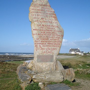 Menhir des Droits de lHomme à Plozévet