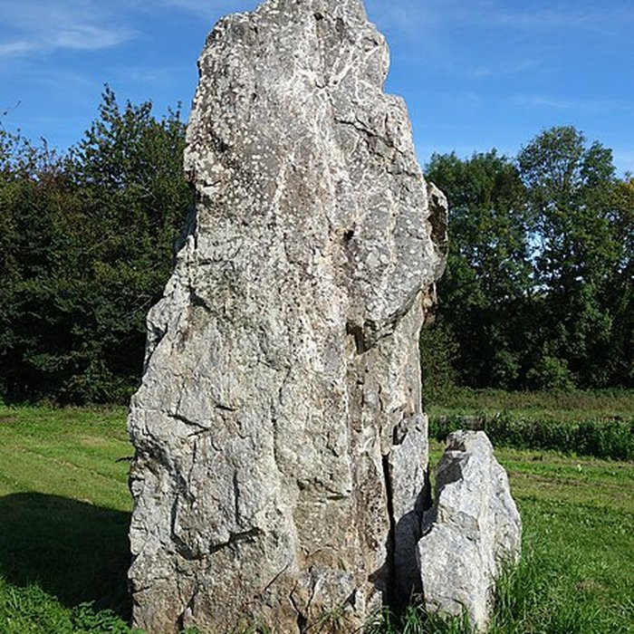 Photo de Menhir dit "Dent de Gargantua" de Saint-Suliac