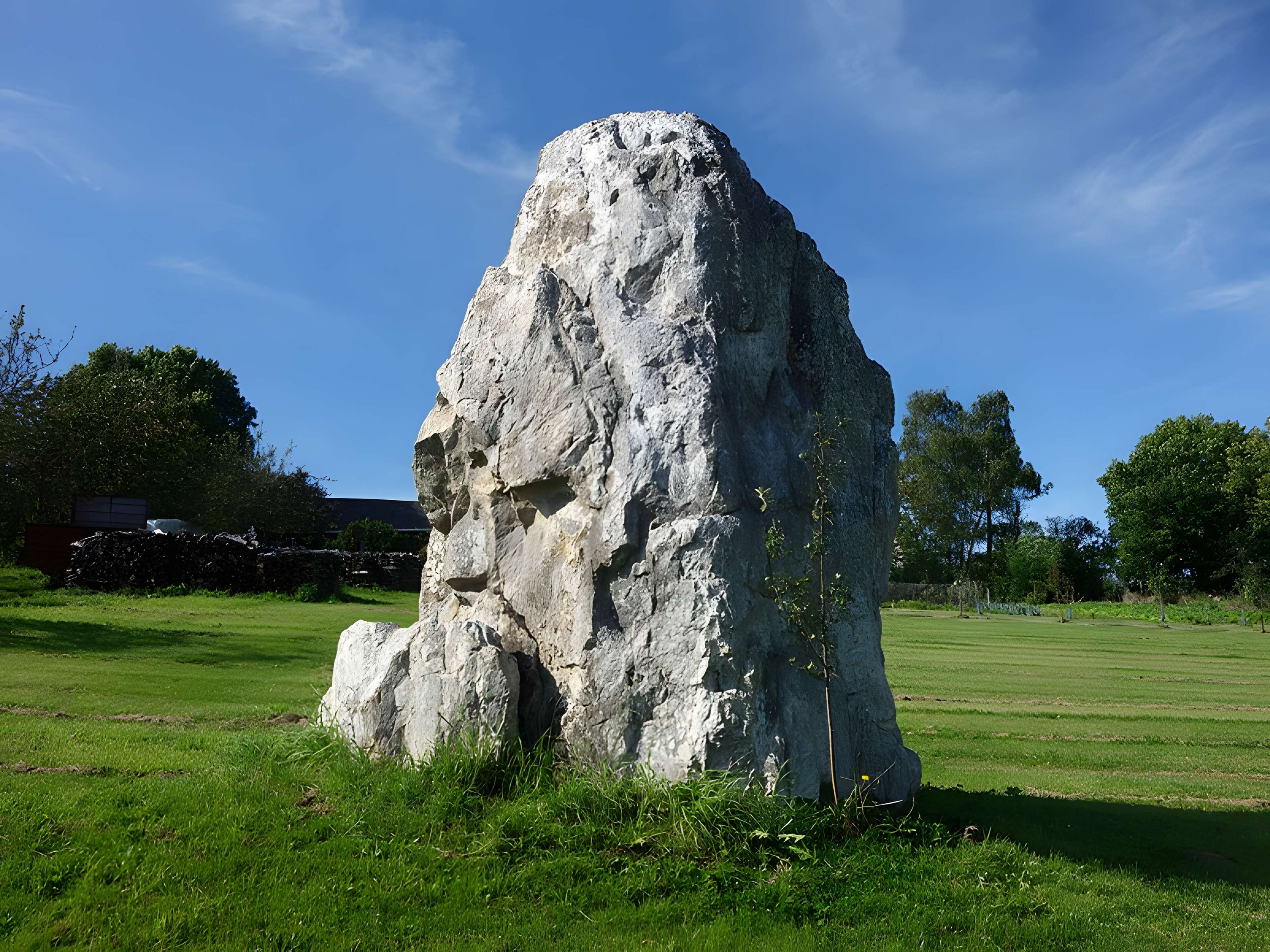 Menhir dit "Dent de Gargantua" de Saint-Suliac