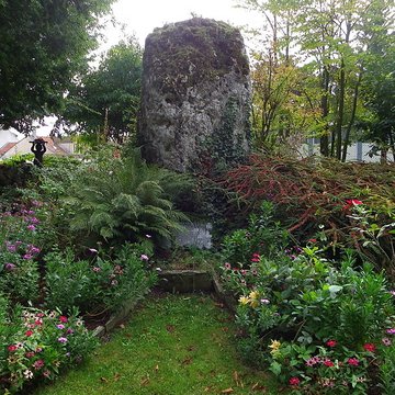 Menhir dit La Pierreffite de Villeneuve-le-Roi