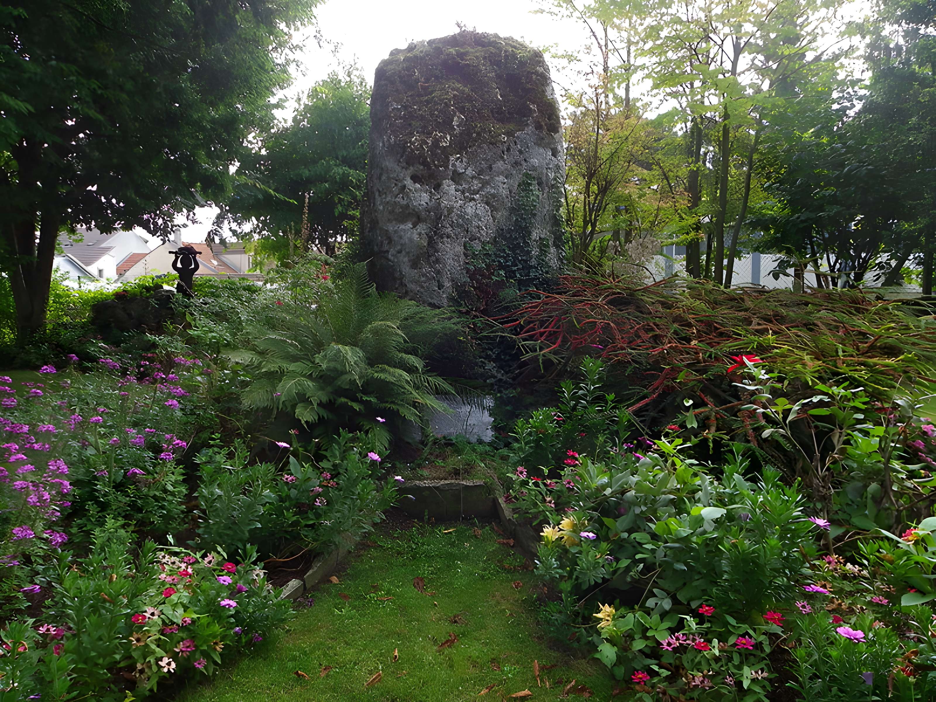 Menhir dit La Pierreffite de Villeneuve-le-Roi