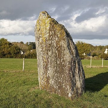 Menhir du Champ de la Pierre et menhir du Champ Horel