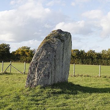 Menhir du Champ de la Pierre et menhir du Champ Horel