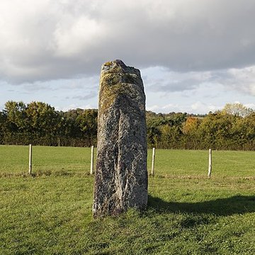Menhir du Champ de la Pierre et menhir du Champ Horel