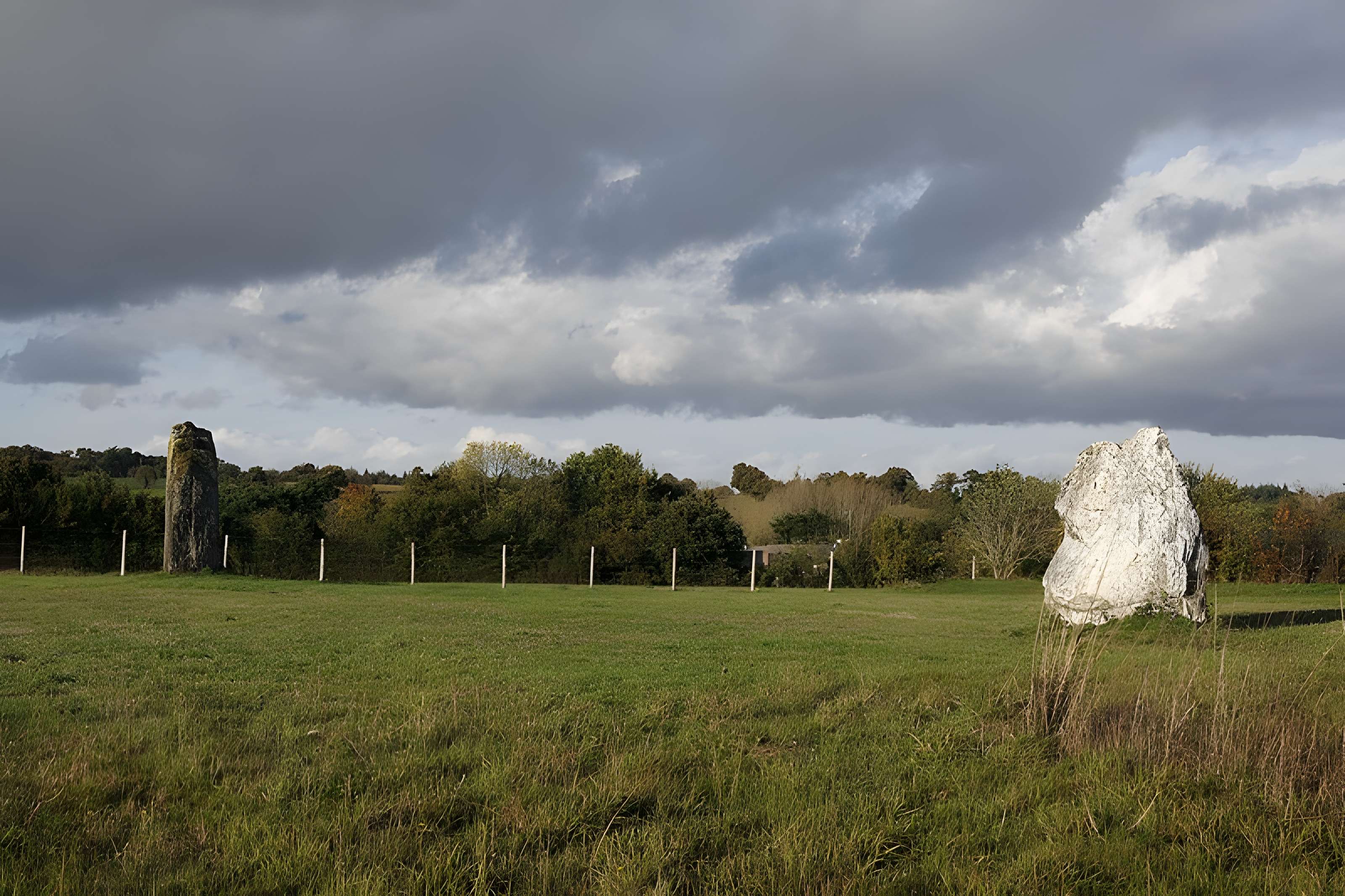 Menhir du Champ de la Pierre et menhir du Champ Horel