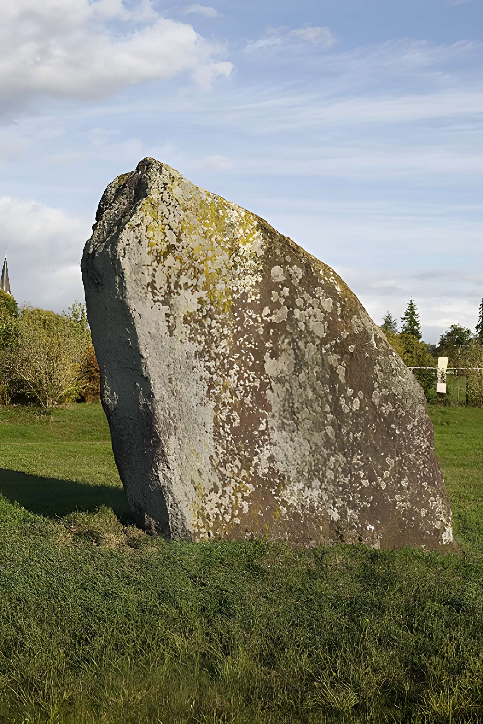 Menhir du Champ de la Pierre et menhir du Champ Horel