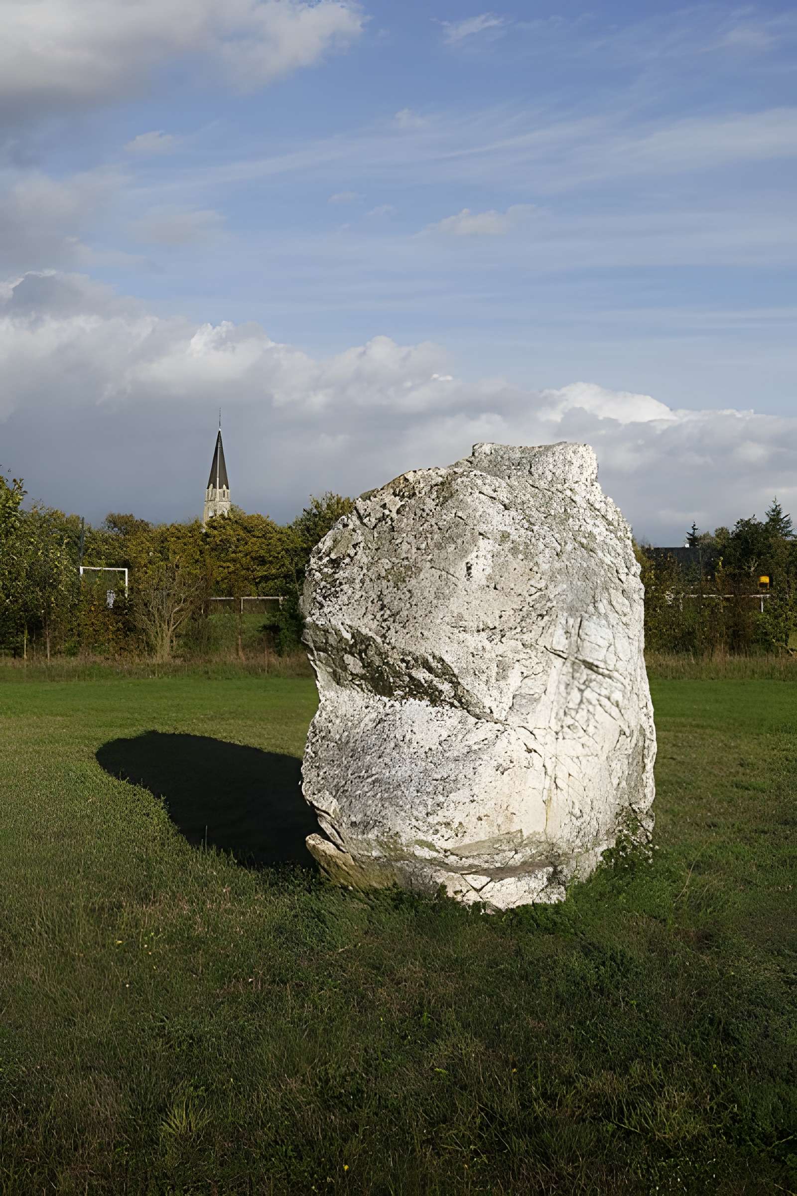 Menhir du Champ de la Pierre et menhir du Champ Horel