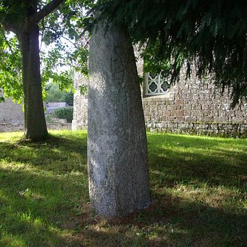 menhir du moustoir de saint jean brevelay