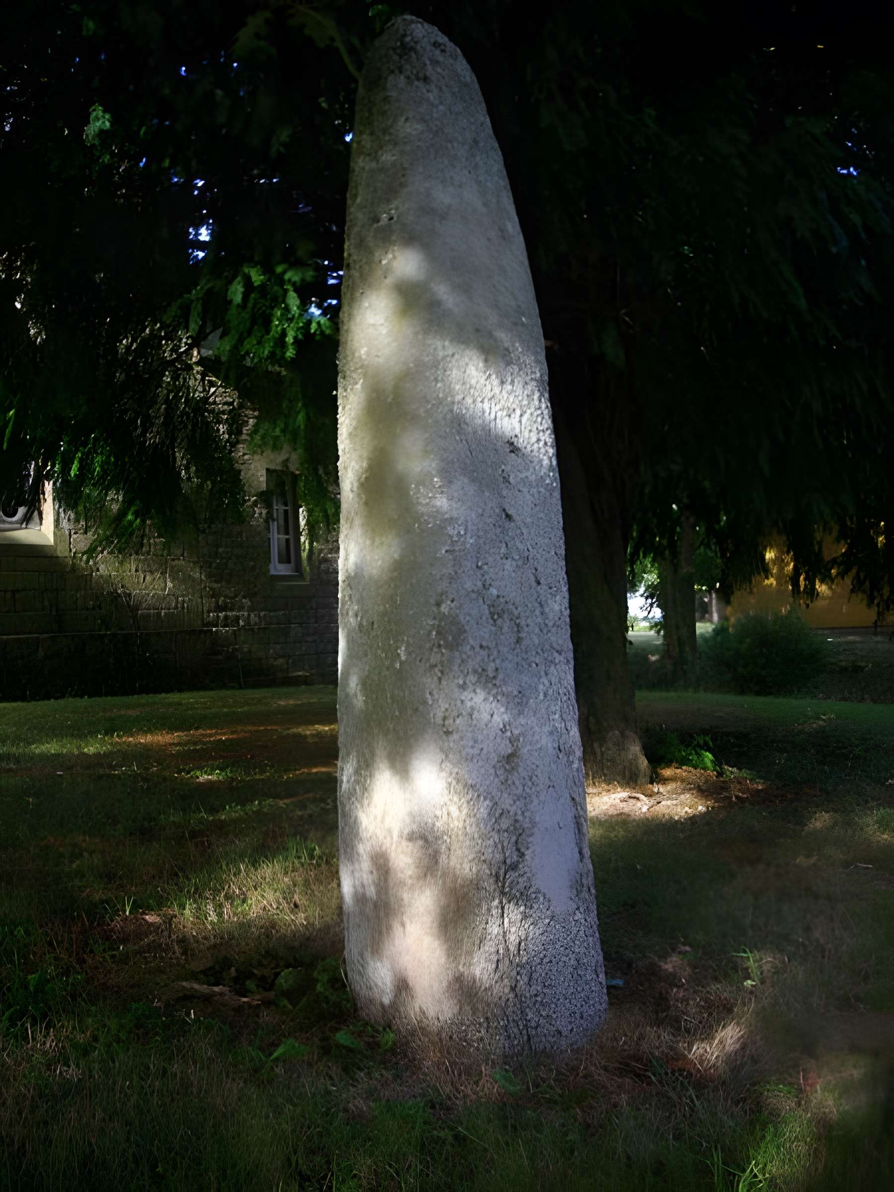 Menhir du Moustoir de Saint-Jean-Brévelay