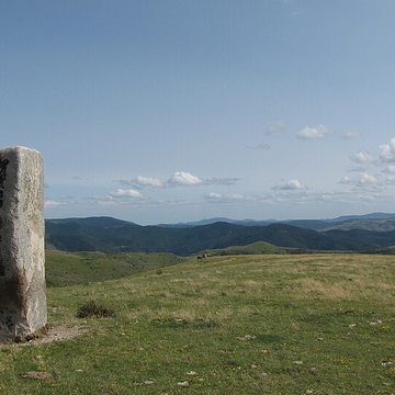 Menhir isolé de Colobrières aux Bondons