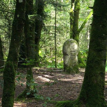 Deux menhirs taillés, dits Babouin et Babouine